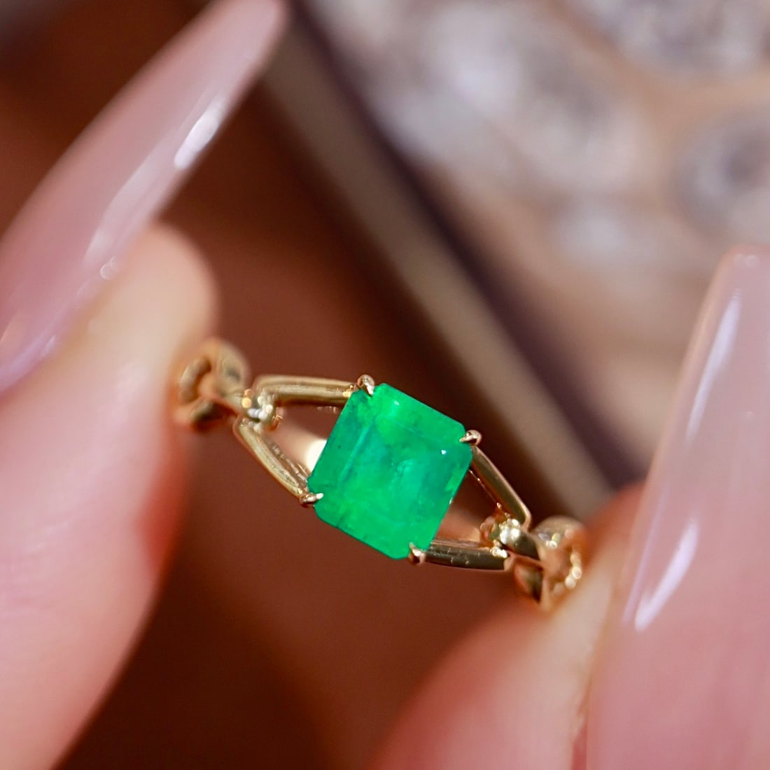 14k Gold 0.66 Ct Natural Emerald Ring - 5