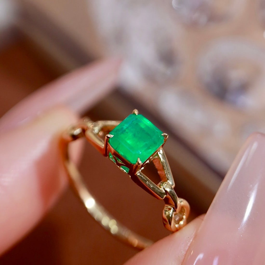 14k Gold 0.66 Ct Natural Emerald Ring - 6