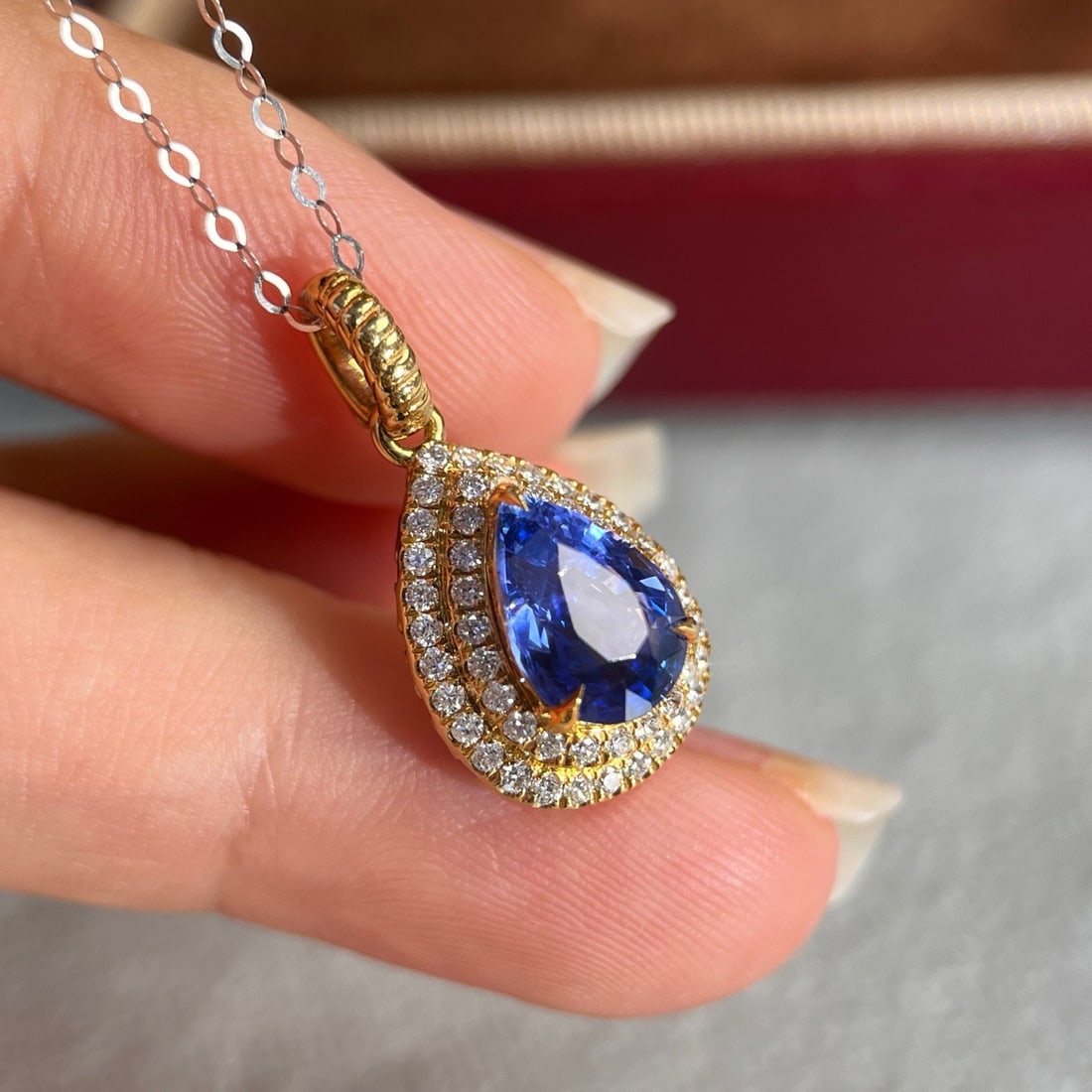 14k Gold 2.39 Ctw Natural Sapphire & Diamond Pendant( Without Chain ): Ref:231094198 // gold content:14k gold // main gemstone:sapphire // shape:pear // carat weight:1. 98ct // color:cornflower blue // treatment:natural // // adjacent gemstone 2 : diamond // shape:round 
