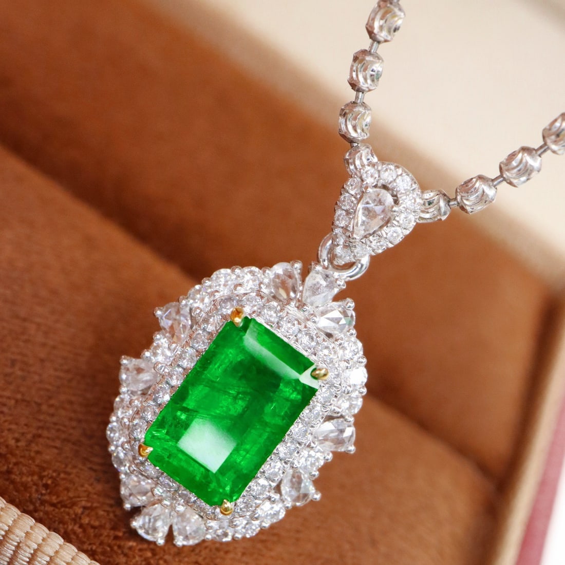 14k Gold 1.87 Ctw Vivid Green Natural Emerald & Diamond Pendant( Without Chain ): Ref:231094199 // gold content:14k gold // main gemstone:emerald // shape:octagonal // carat weight:1. 39ct // color:vivid green // treatment:natural // // adjacent gemstone 2 : diamond // shape:round 