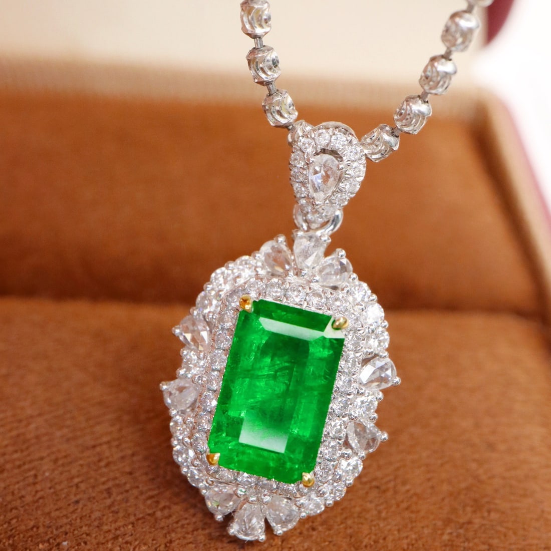 14k Gold 1.87 Ctw Vivid Green Natural Emerald & Diamond Pendant( Without Chain ) - 3