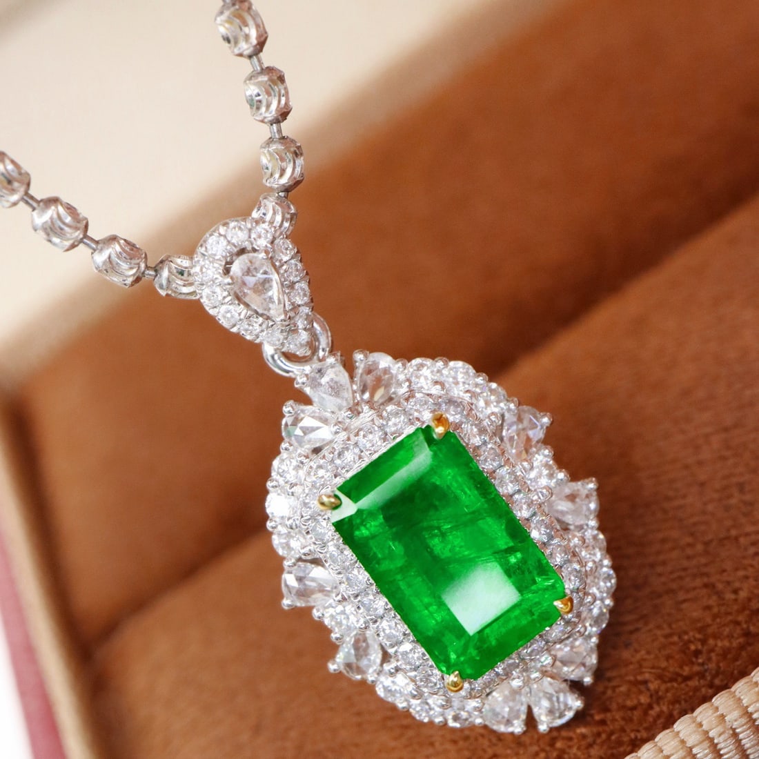 14k Gold 1.87 Ctw Vivid Green Natural Emerald & Diamond Pendant( Without Chain ) - 4