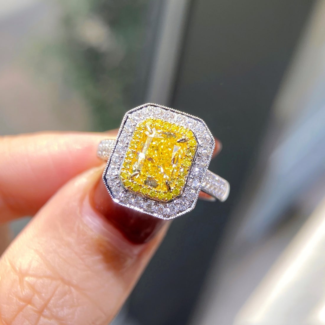 Gia Certified 14k Gold 2.55 Ctw Natural Yellow Diamond & Diamond Ring: Ref:231094209 // gold content:14k gold // ring size:7. 25us // // main gemstone:yellow diamond // certified:gia // shape:radiant // carat weight:2. 00ct // clarity grade:vs1 // color:yellow // treatme