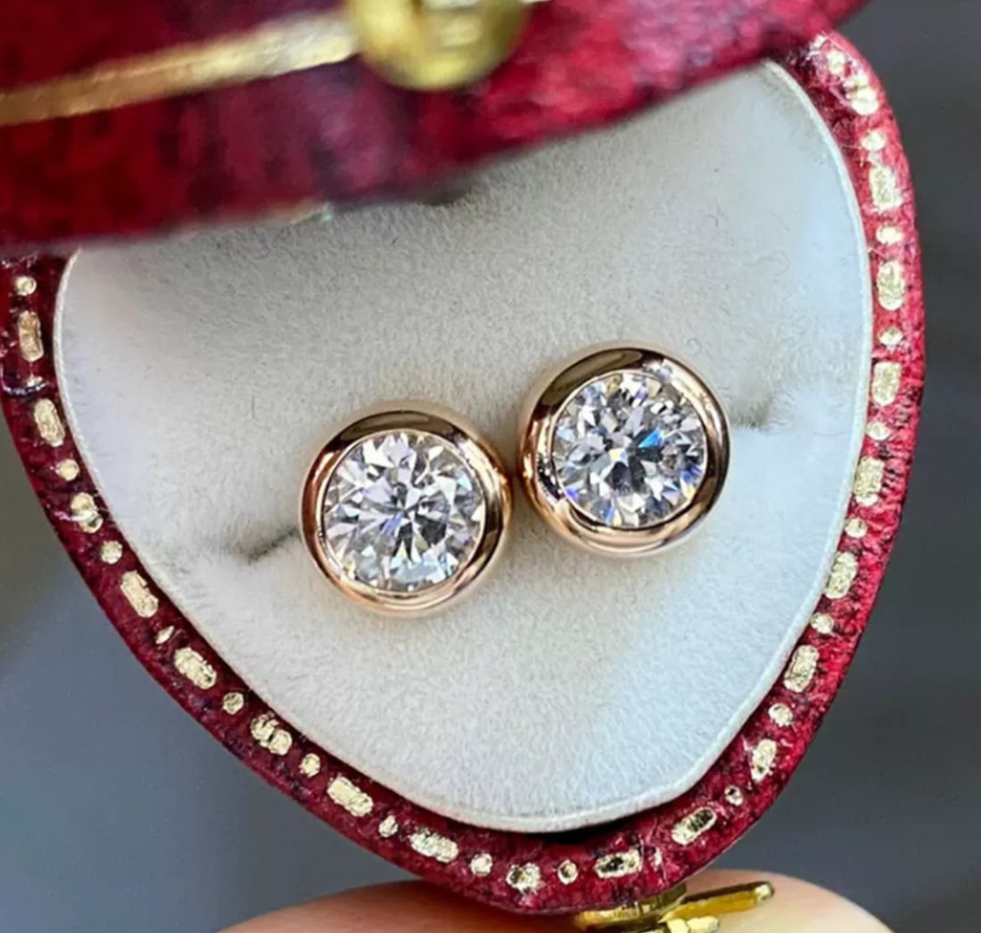 14k Gold 1.00 Ct Natural H Diamond Earrings: Ref:231094213 // gold content:14k gold // main gemstone:diamond // shape:round // carat weight:1. 00ct // clarity grade:vs-si // color:h // treatment:natural // cut grade:g // Condition: New Low Estim