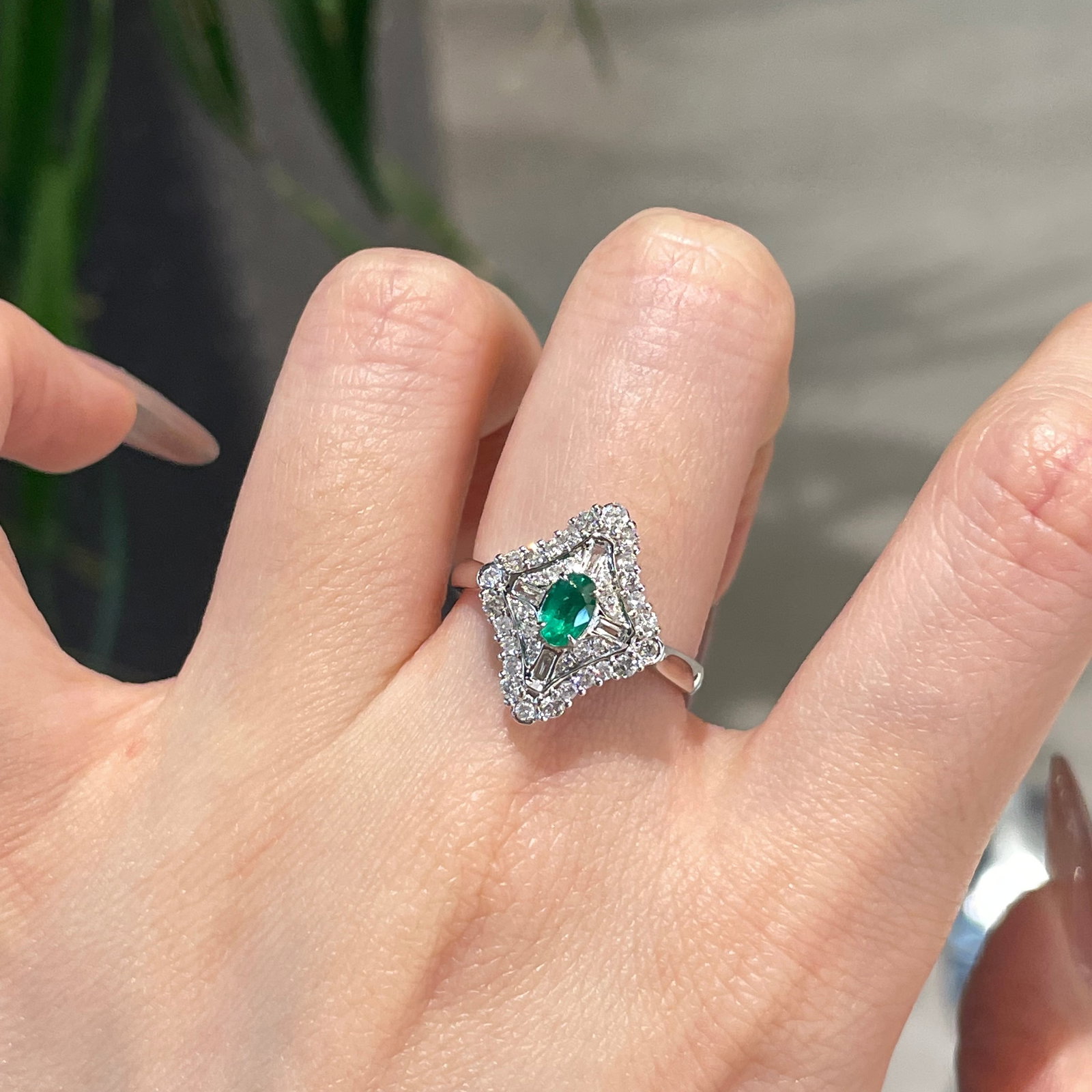 14k Gold 0.2 Ct Vivid Green Natural Emerald & Diamond Ring - 2