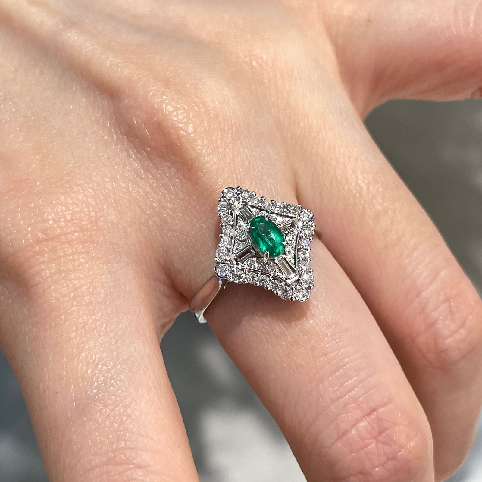 14k Gold 0.2 Ct Vivid Green Natural Emerald & Diamond Ring - 3