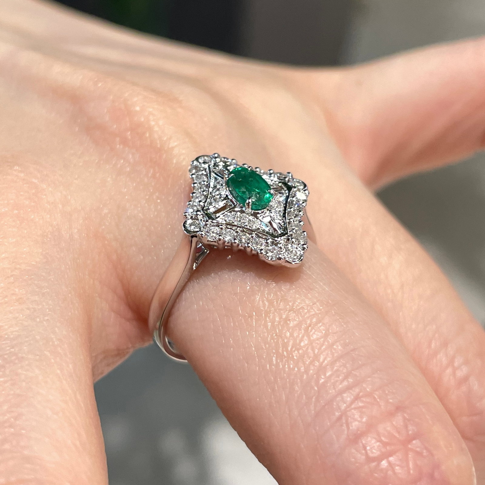 14k Gold 0.2 Ct Vivid Green Natural Emerald & Diamond Ring - 5