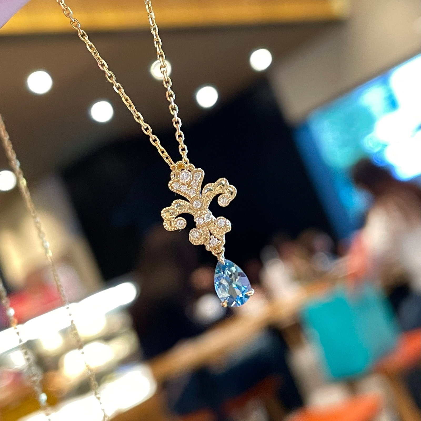 14k Gold 0.36 Ct Natural Aquamarine & Diamond Pendant( Without Chain ): Ref:231094222 // gold content:14k gold // main gemstone:aquamarine // shape:pear // carat weight:0. 36ct // color:santa maria color // treatment:natural // // adjacent gemstone 2 : diamond //