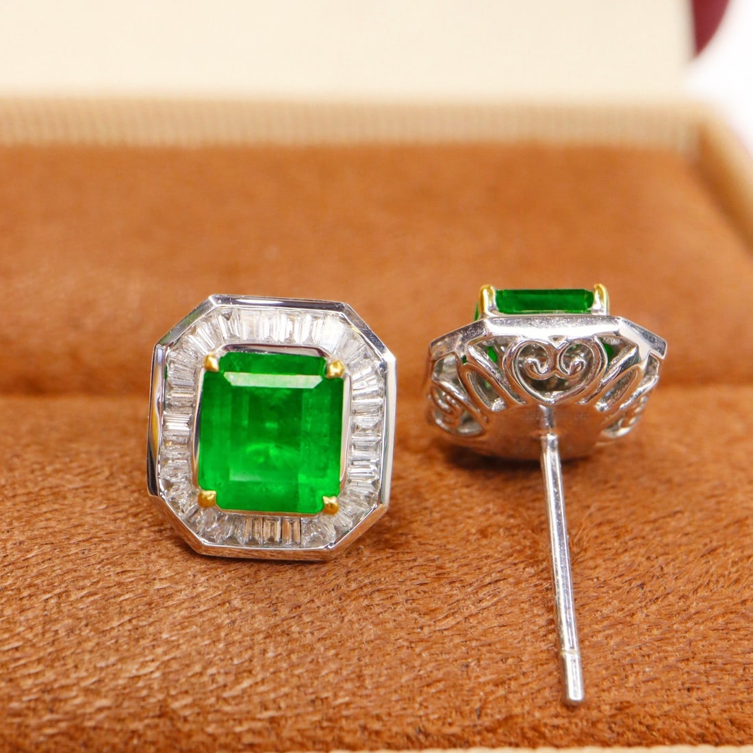 14k Gold 2.22 Ctw Vivid Green Natural Emerald & Diamond Earrings - 5