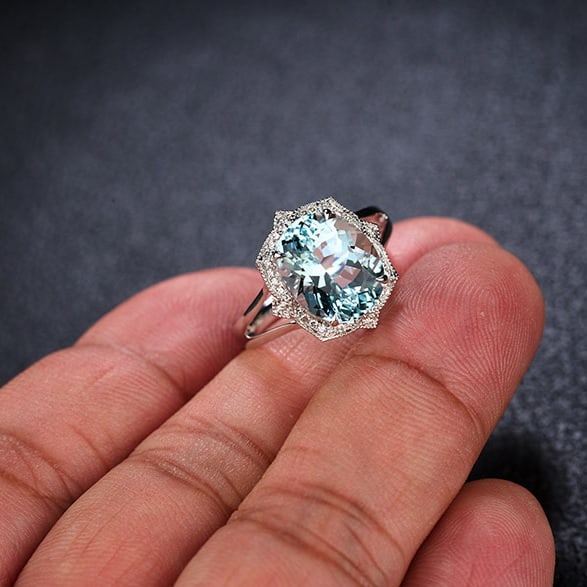 14k Gold 4.17 Ct Natural Aquamarine & Diamond Ring - 7
