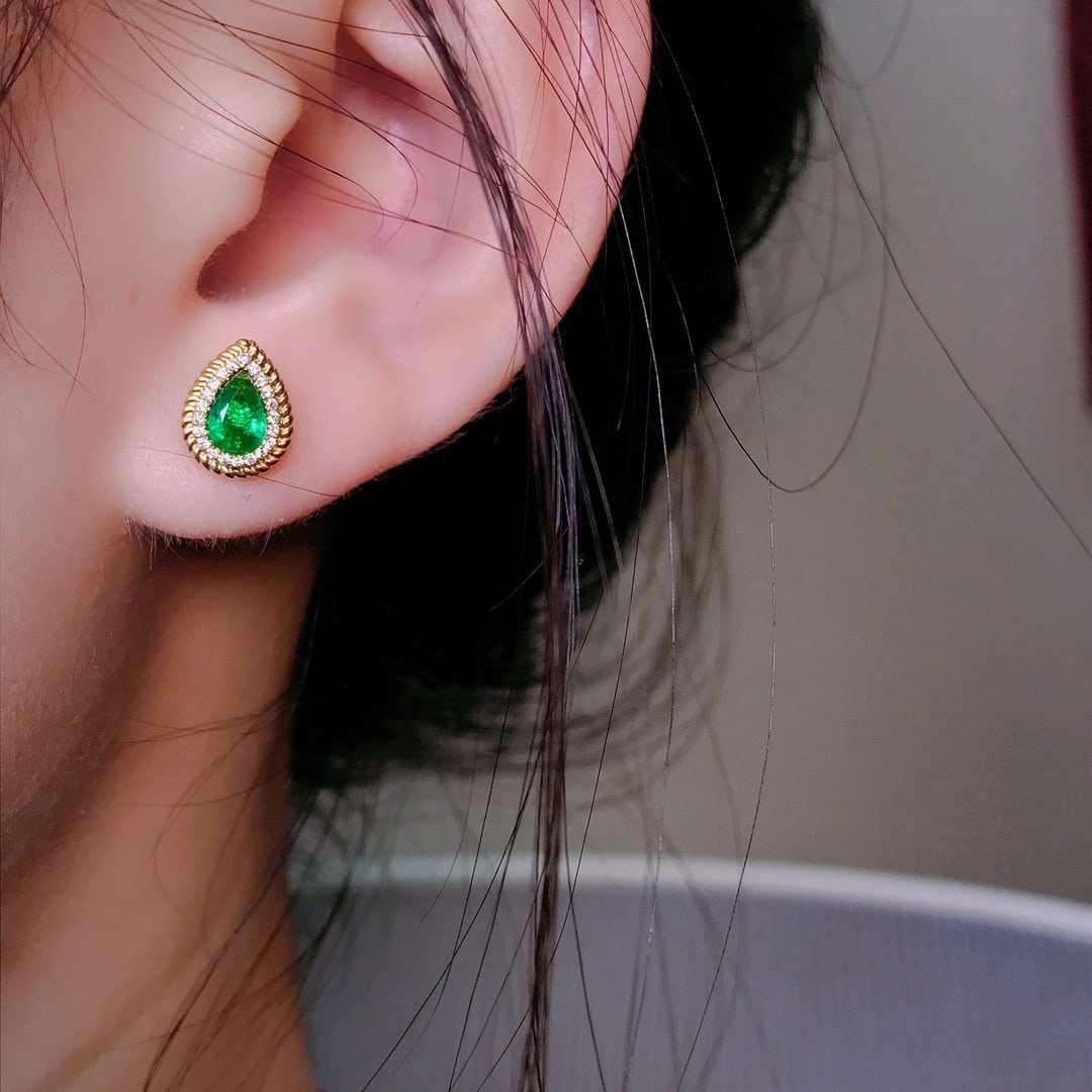 14k Gold 0.96 Ctw Vivid Green Natural Emerald & Diamond Earrings - 3
