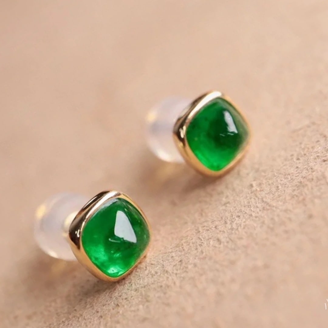 14k Gold 0.6 Ct Vivid Green Natural Emerald Earrings - 3