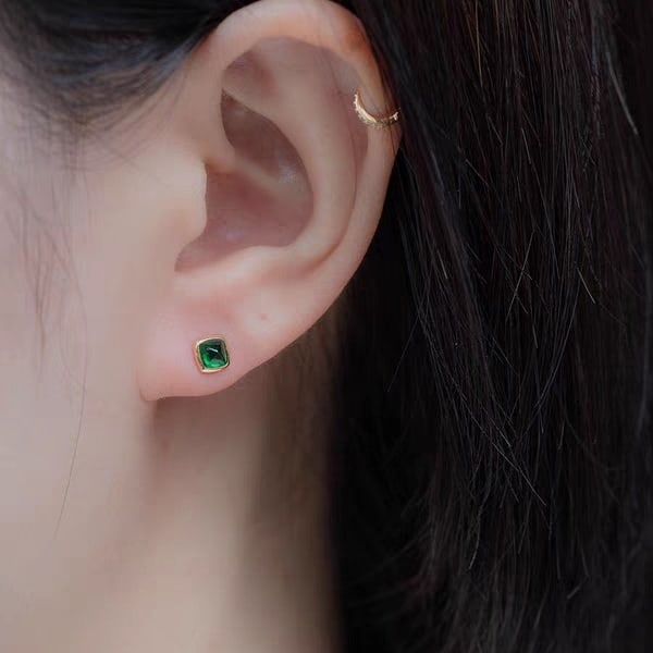 14k Gold 0.6 Ct Vivid Green Natural Emerald Earrings - 4
