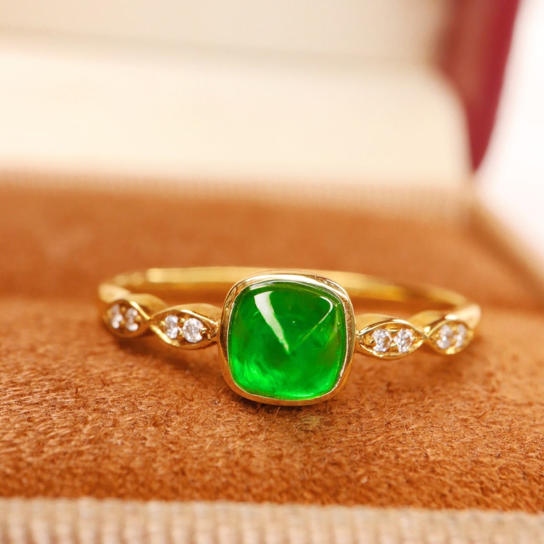 14k Gold 0.68 Ct Vivid Green Natural Emerald & Diamond Ring - 2