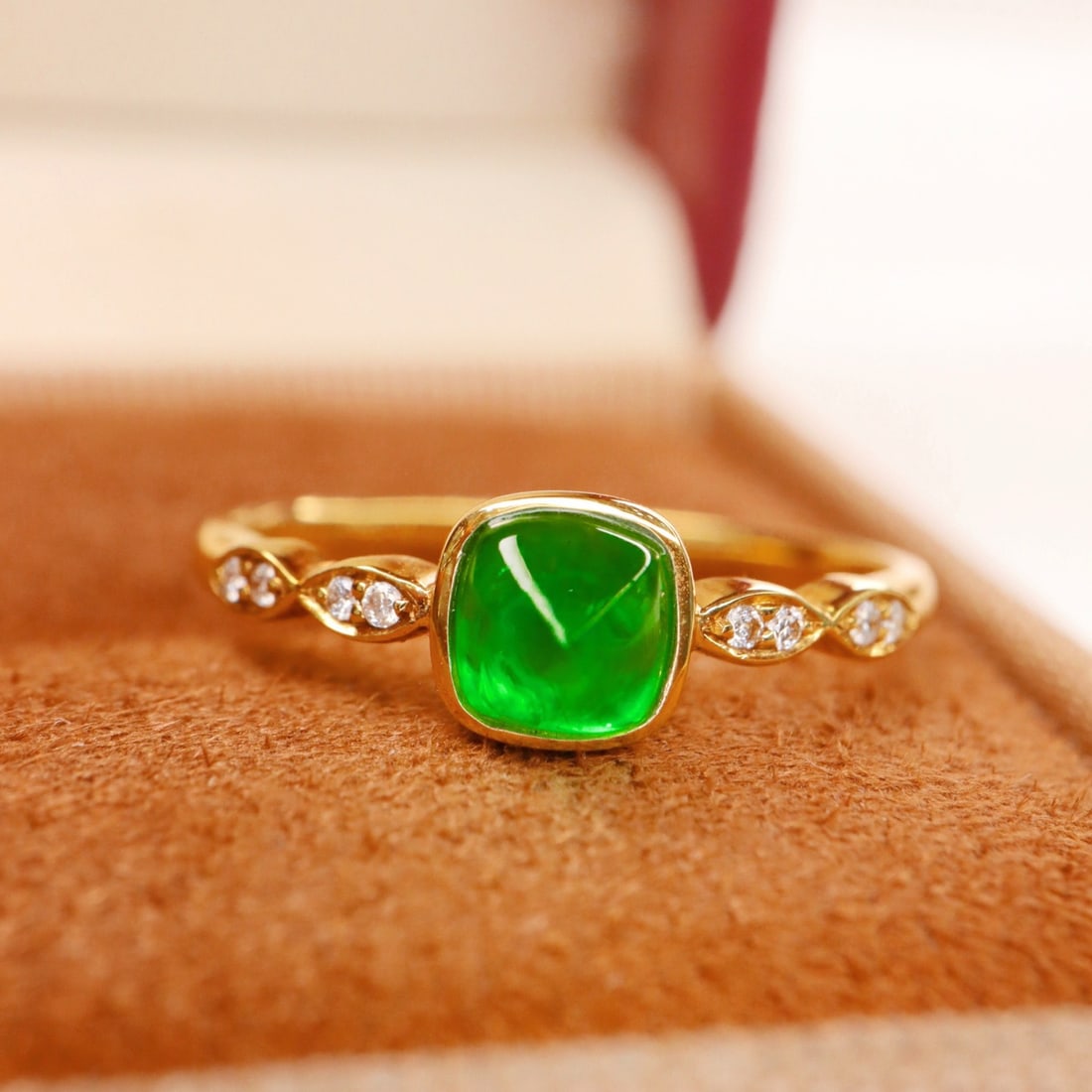 14k Gold 0.68 Ct Vivid Green Natural Emerald & Diamond Ring - 3