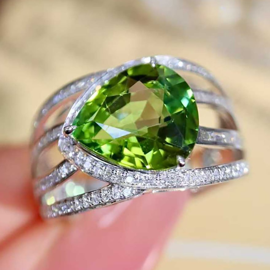14k Gold 4.58 Ctw Natural Tourmaline & Diamond Ring: Ref:231094301 // gold content:14k gold // ring size:7. 25us // // main gemstone:tourmaline // shape:pear // carat weight:4. 15ct // color:green // treatment:natural // // adjacent gemstone 2 : diamond