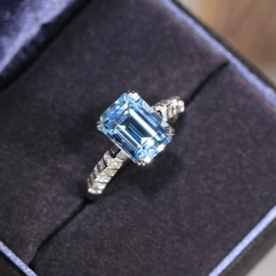 14k Gold 2.5 Ct Natural Aquamarine & Diamond Ring - 6