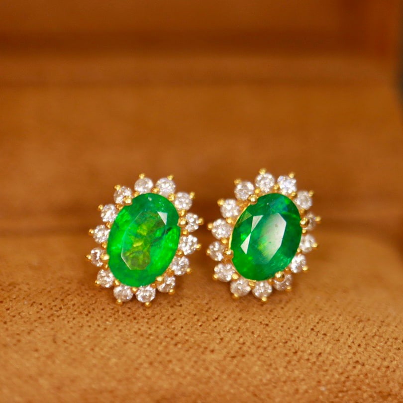 14k Gold 1.68 Ctw Vivid Green Natural Emerald & Diamond Earrings: Ref:231094318 // gold content:14k gold // main gemstone:emerald // shape:oval // carat weight:1. 4ct // color:vivid green // treatment:natural // // adjacent gemstone 2 : diamond // shape:round //