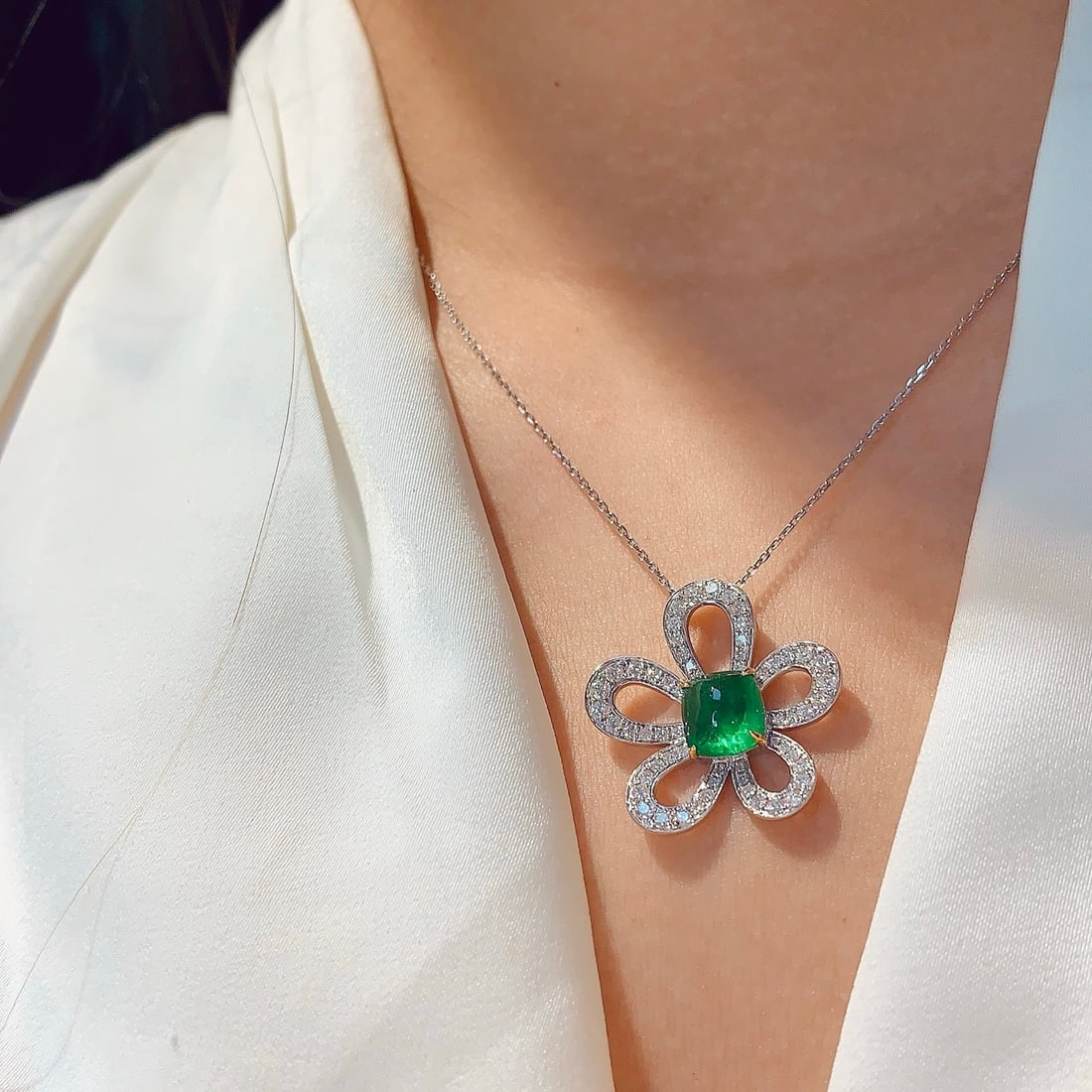 14k Gold 2.55 Ctw Vivid Green Natural Emerald & Diamond & Flowers Pendant( Without Chain ) - 4