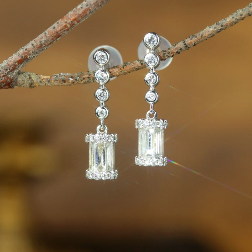 14k Gold 1.00 Ct Natural H Diamond Earrings: Ref:231094328 // gold content:14k gold // main gemstone:diamond // shape:multiple // carat weight:1. 00ct // clarity grade:vs-si // color:h // treatment:natural // Condition: New Low Estimate: 5500.00