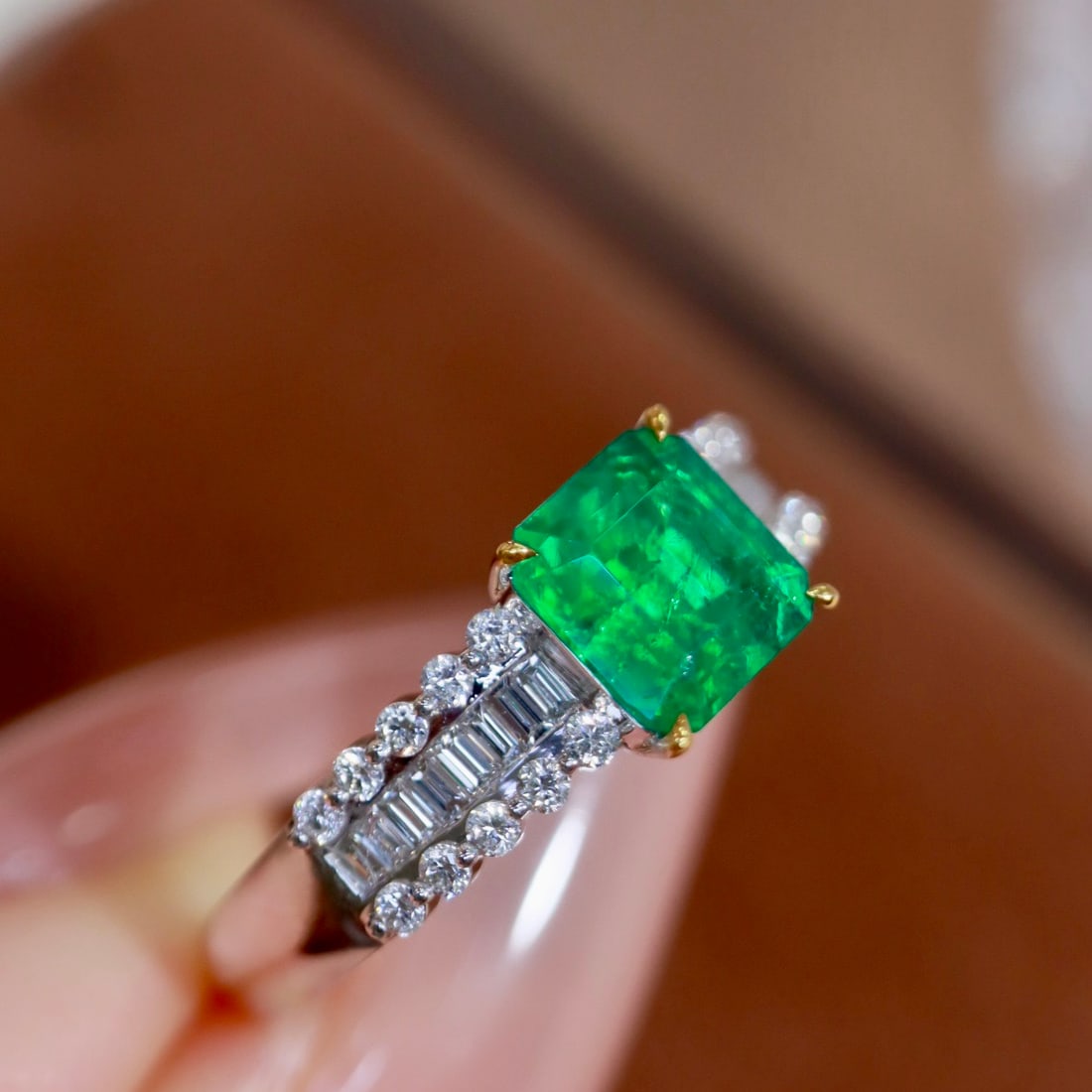 14k Gold 1.31 Ctw Vivid Green Natural Emerald & Diamond Ring - 7