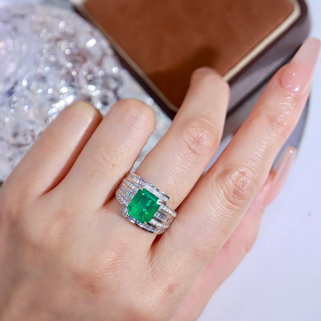 14k Gold 3.46 Ctw Vivid Green Natural Emerald & Diamond Ring - 4
