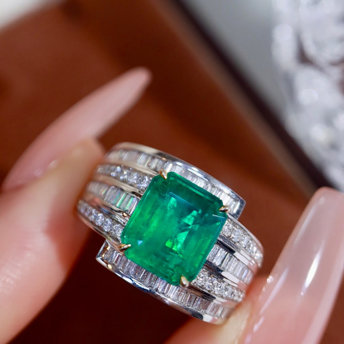 14k Gold 3.46 Ctw Vivid Green Natural Emerald & Diamond Ring - 5