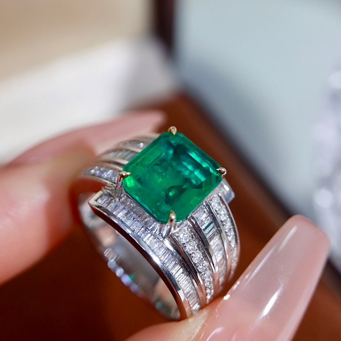 14k Gold 3.46 Ctw Vivid Green Natural Emerald & Diamond Ring - 6