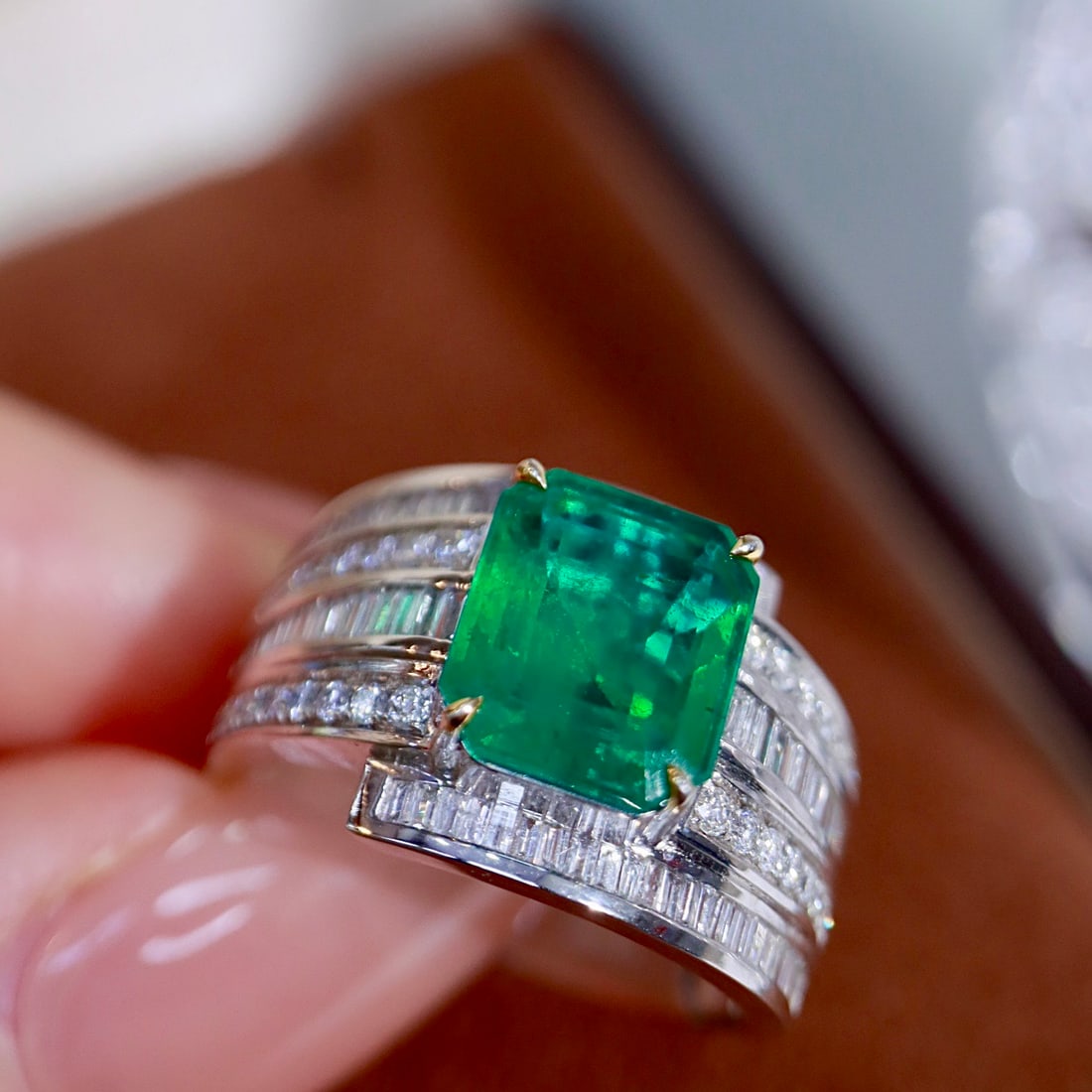14k Gold 3.46 Ctw Vivid Green Natural Emerald & Diamond Ring - 8