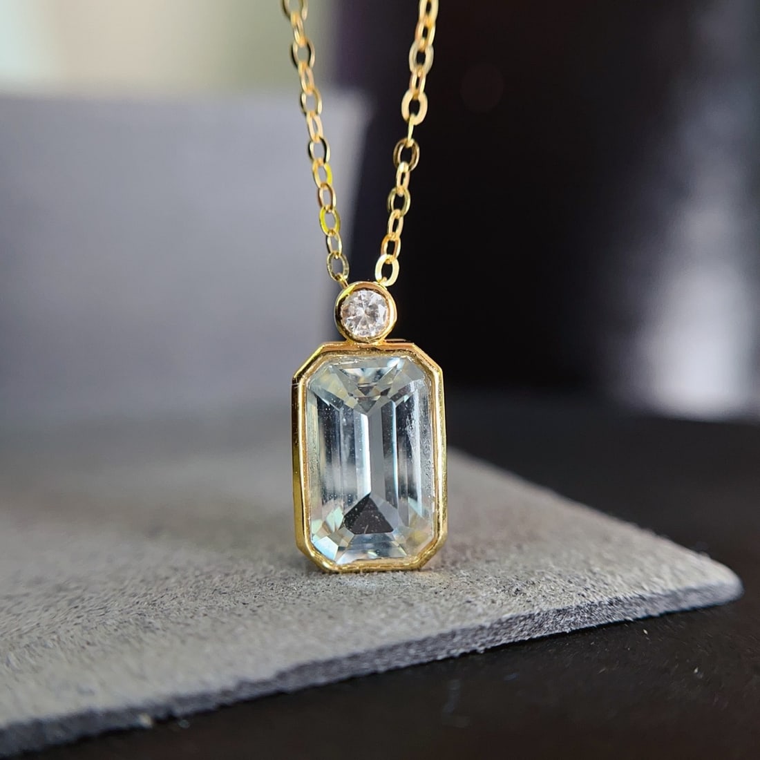 14k Gold 2.00 Ct Natural Aquamarine & Sapphire Necklace: Ref:231094353 // gold content:14k gold // main gemstone:aquamarine // shape:octagonal // carat weight:2. 00ct // color:blue // treatment:natural // // adjacent gemstone 2 : sapphire // number of