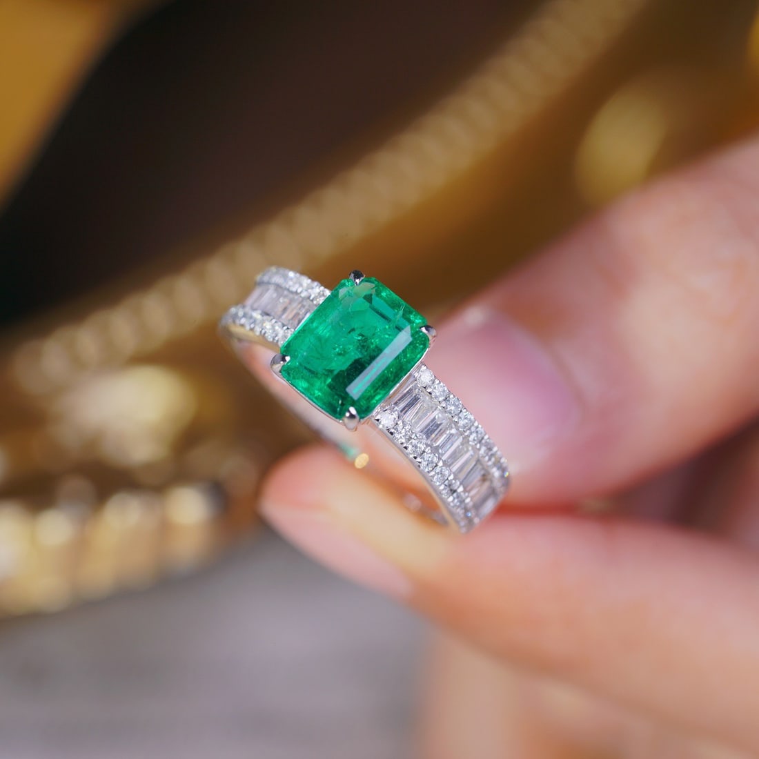 14k Gold 2.45 Ctw Vivid Green Natural Emerald & Diamond Ring - 3