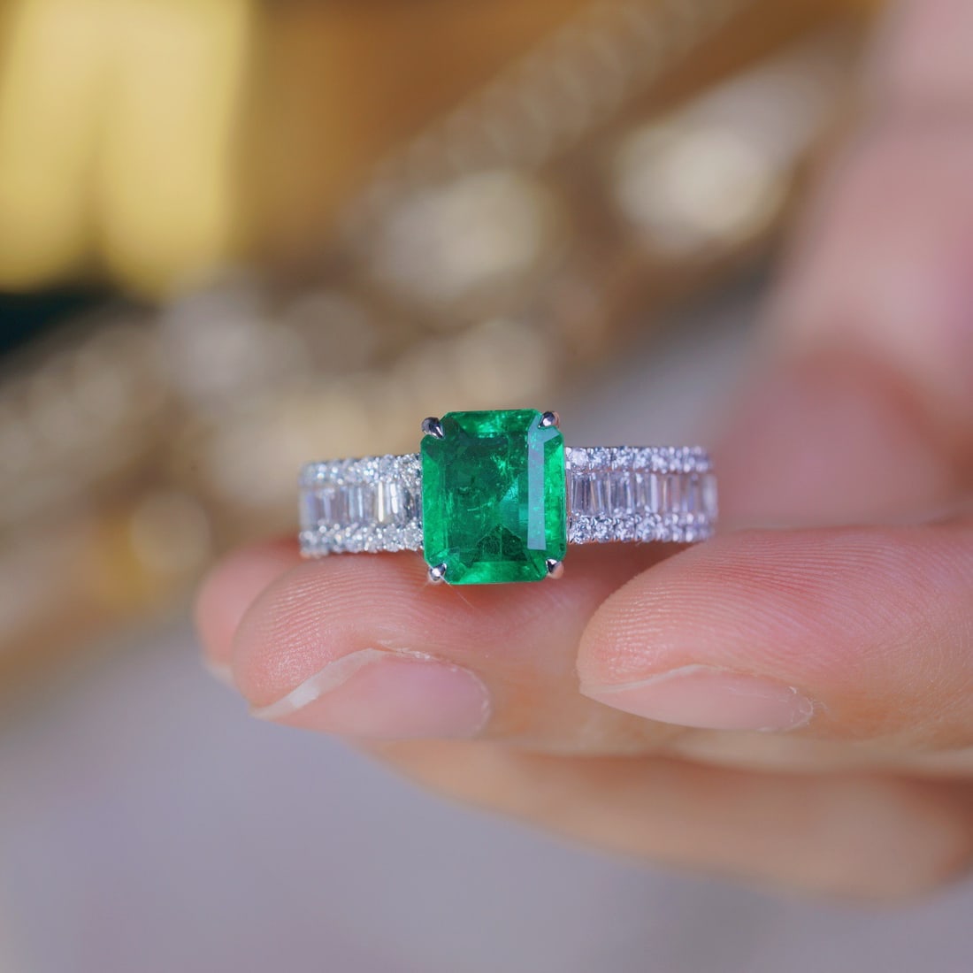 14k Gold 2.45 Ctw Vivid Green Natural Emerald & Diamond Ring - 4