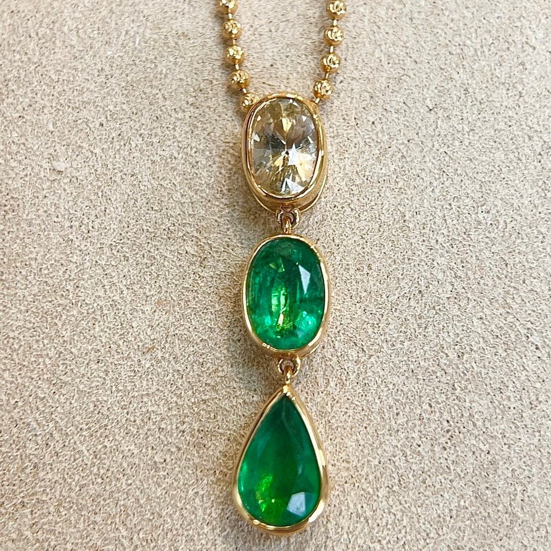 14k Gold 3.17 Ctw Vivid Green Natural Emerald & Sapphire Pendant( Without Chain ): Ref:231094366 // gold content:14k gold // main gemstone:emerald // shape:multiple // carat weight:1. 98ct // color:vivid green // treatment:natural // // adjacent gemstone 2 : sapphire // shape:oval