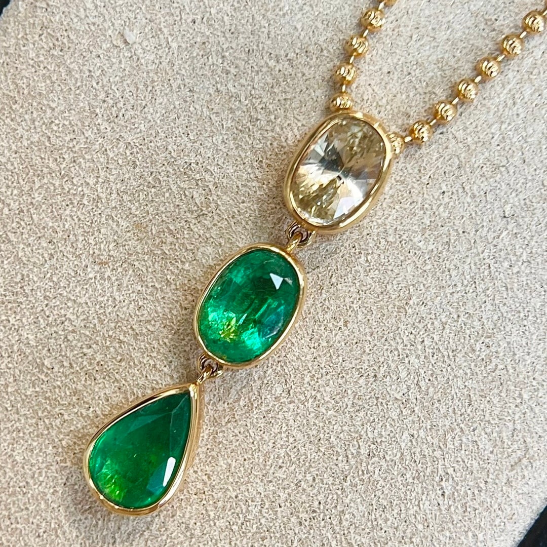 14k Gold 3.17 Ctw Vivid Green Natural Emerald & Sapphire Pendant( Without Chain ) - 4