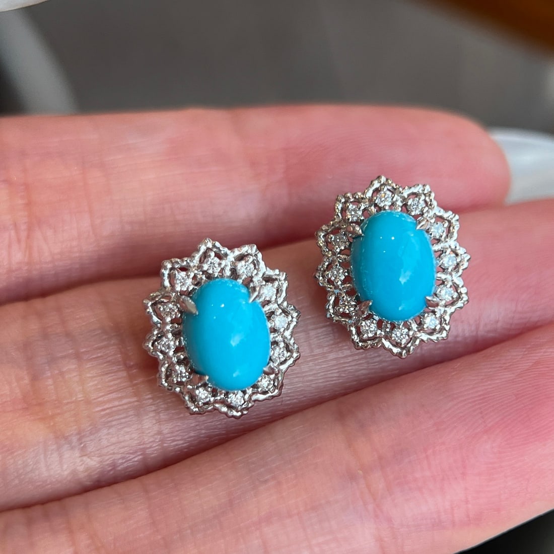14k Gold 2.86 Ctw Natural Blue Turquoise & Diamond Earrings: Ref:231094386 // gold content:14k gold // main gemstone:blue turquoise // shape:oval // carat weight:2. 69ct // color:blue // treatment:natural // // adjacent gemstone 2 : diamond // shape:round //