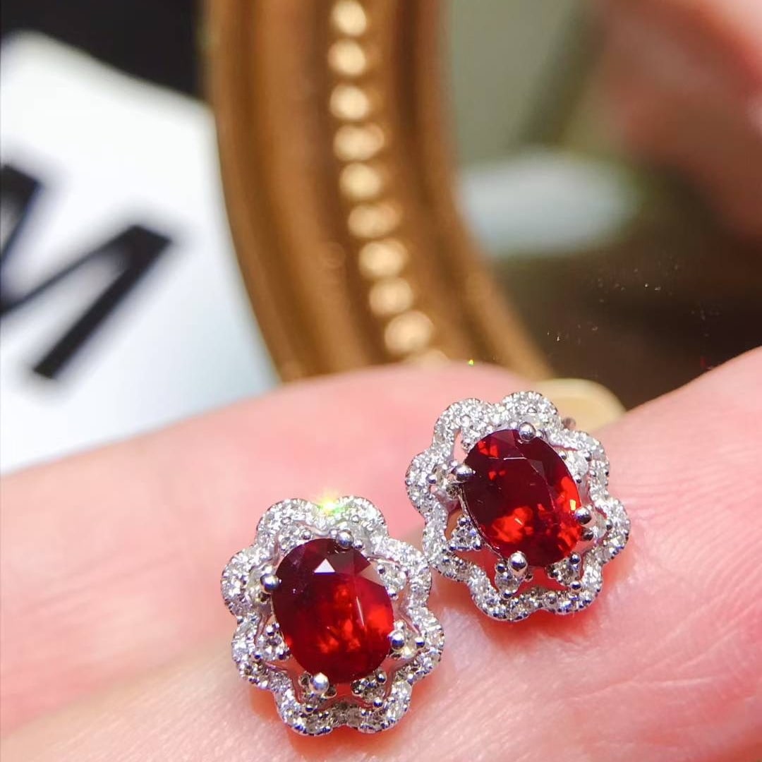 14k Gold 1.56 Ctw Natural Ruby & Diamond Earrings: Ref:231094388 // gold content:14k gold // main gemstone:ruby // shape:oval // carat weight:1. 3ct // color:pigeonblood red // treatment:natural // // adjacent gemstone 2 : diamond // shape:round //