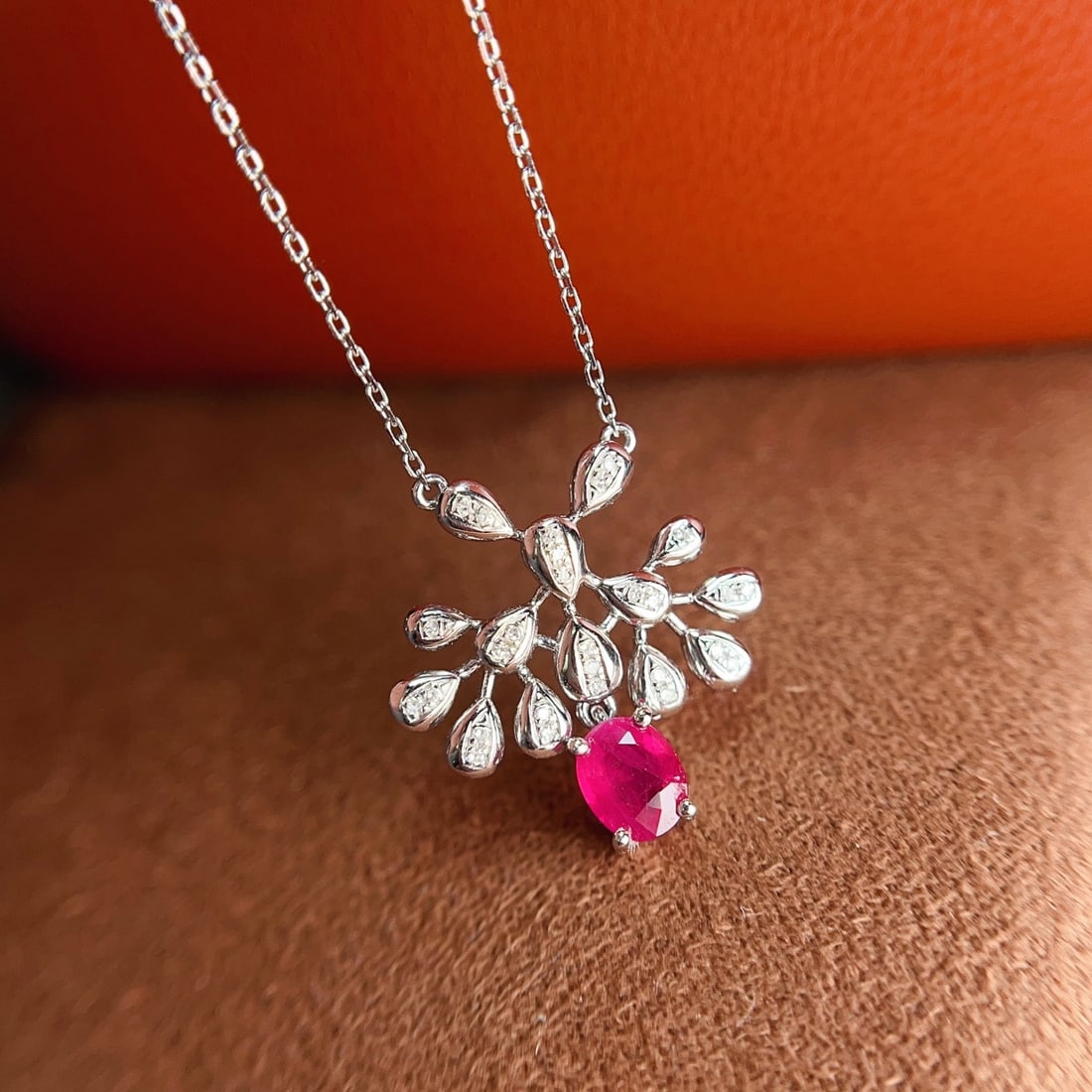 14k Gold 0.65 Ct Natural Ruby & Diamond Necklace: Ref:231094397 // gold content:14k gold // main gemstone:ruby // shape:oval // carat weight:0. 65ct // color:red // treatment:natural // // adjacent gemstone 2 : diamond // number of stones:28 //
