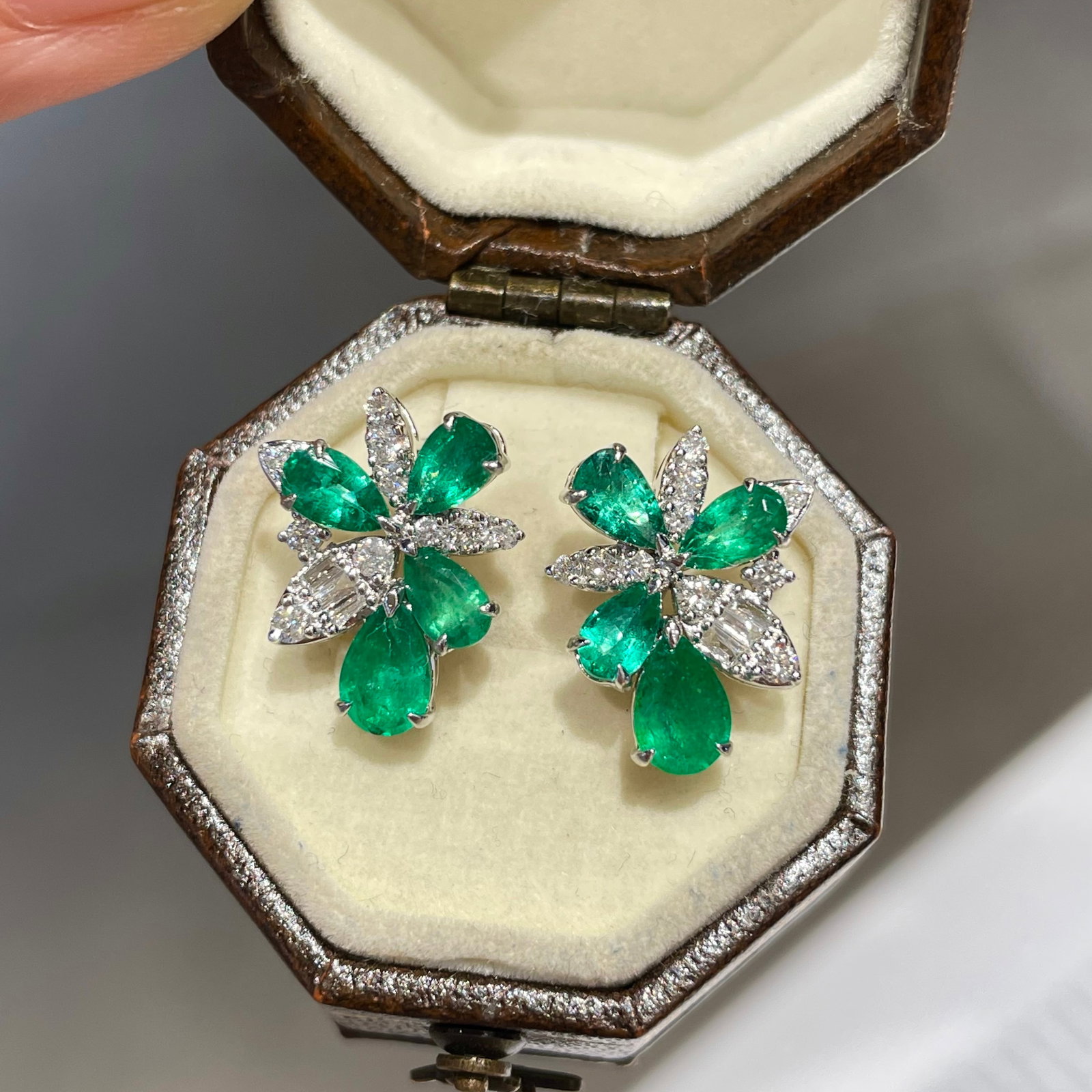 14k Gold 1.8 Ct Vivid Green Natural Emerald & Diamond Earrings - 6
