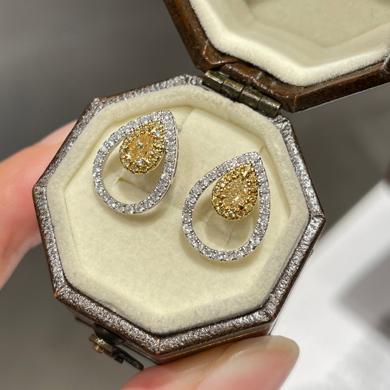14k Gold 0.56 Ct Natural Color Diamond Earrings: Ref:231094421 // gold content:14k gold // main gemstone:diamond // shape:multiple // carat weight:0. 56ct // clarity grade:vs-si // color:color // treatment:natural // Condition: New Low Estimate: