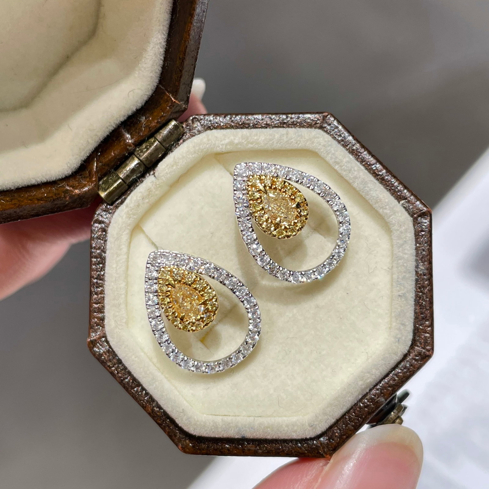 14k Gold 0.56 Ct Natural Color Diamond Earrings - 4