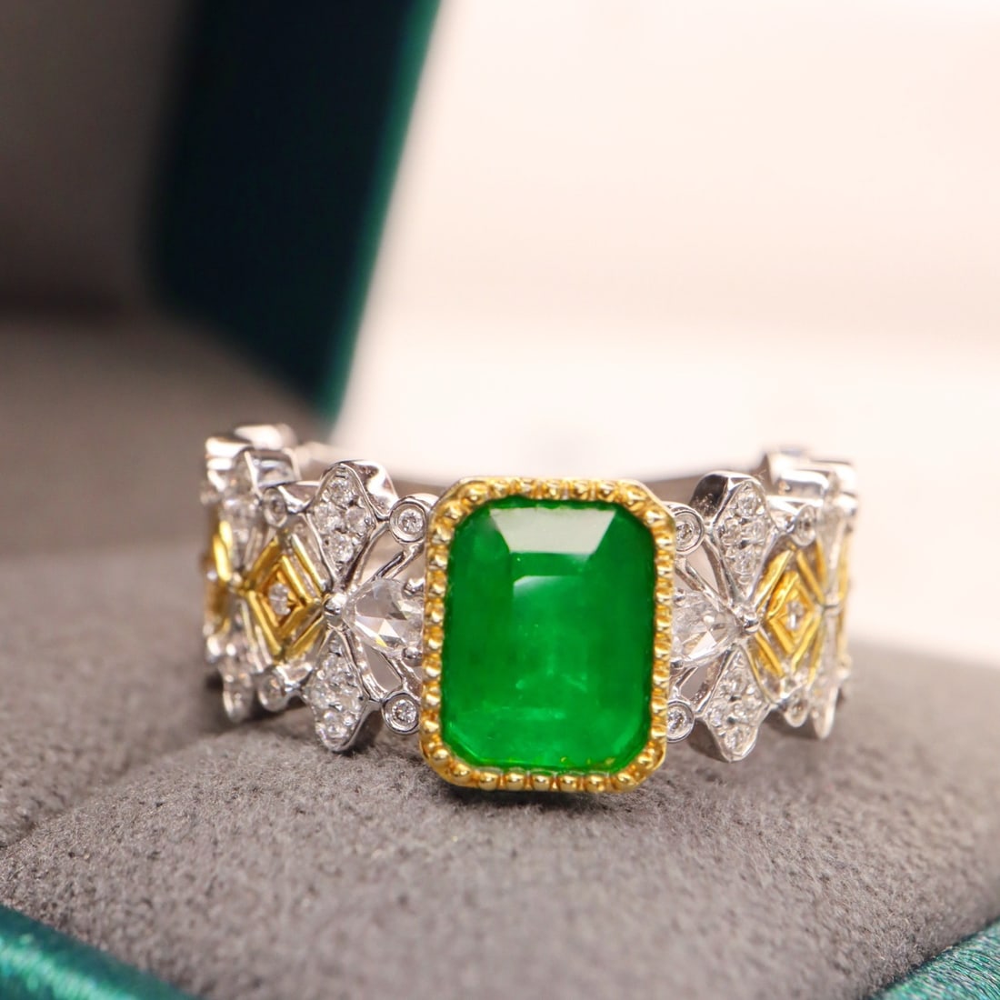14k Gold 1.37 Ctw Vivid Green Natural Emerald & Diamond Ring: Ref:231094427 // gold content:14k gold // ring size:7. 25us // // main gemstone:emerald // shape:octagonal // carat weight:1. 15ct // color:vivid green // treatment:natural // // adjacent gemstone 2 :