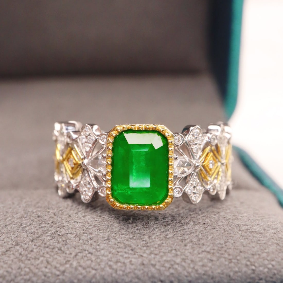 14k Gold 1.37 Ctw Vivid Green Natural Emerald & Diamond Ring - 3
