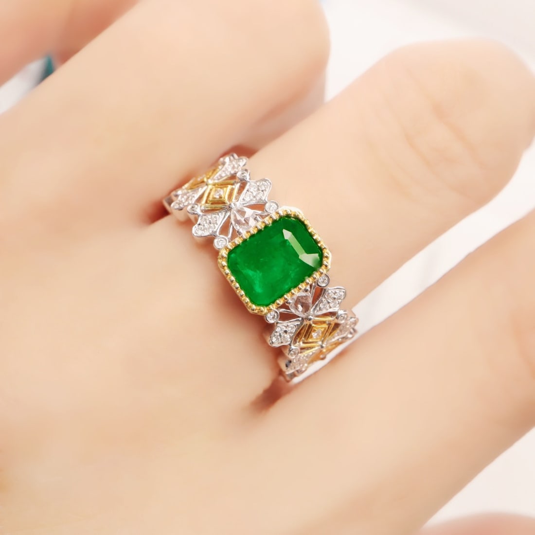 14k Gold 1.37 Ctw Vivid Green Natural Emerald & Diamond Ring - 5
