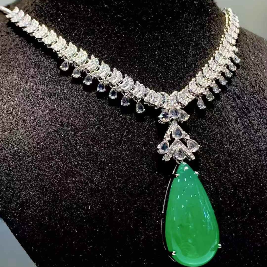 14k Gold 16.3 Ct Natural Emerald & Diamond & Sapphire Necklace - 2