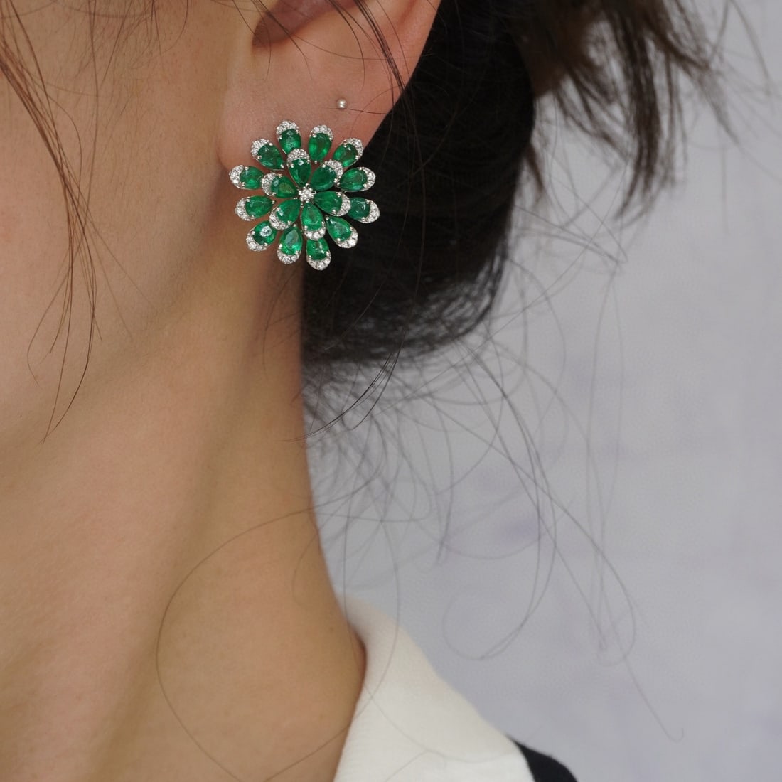 14k Gold 5.82 Ctw Natural Emerald & Diamond Earrings - 6