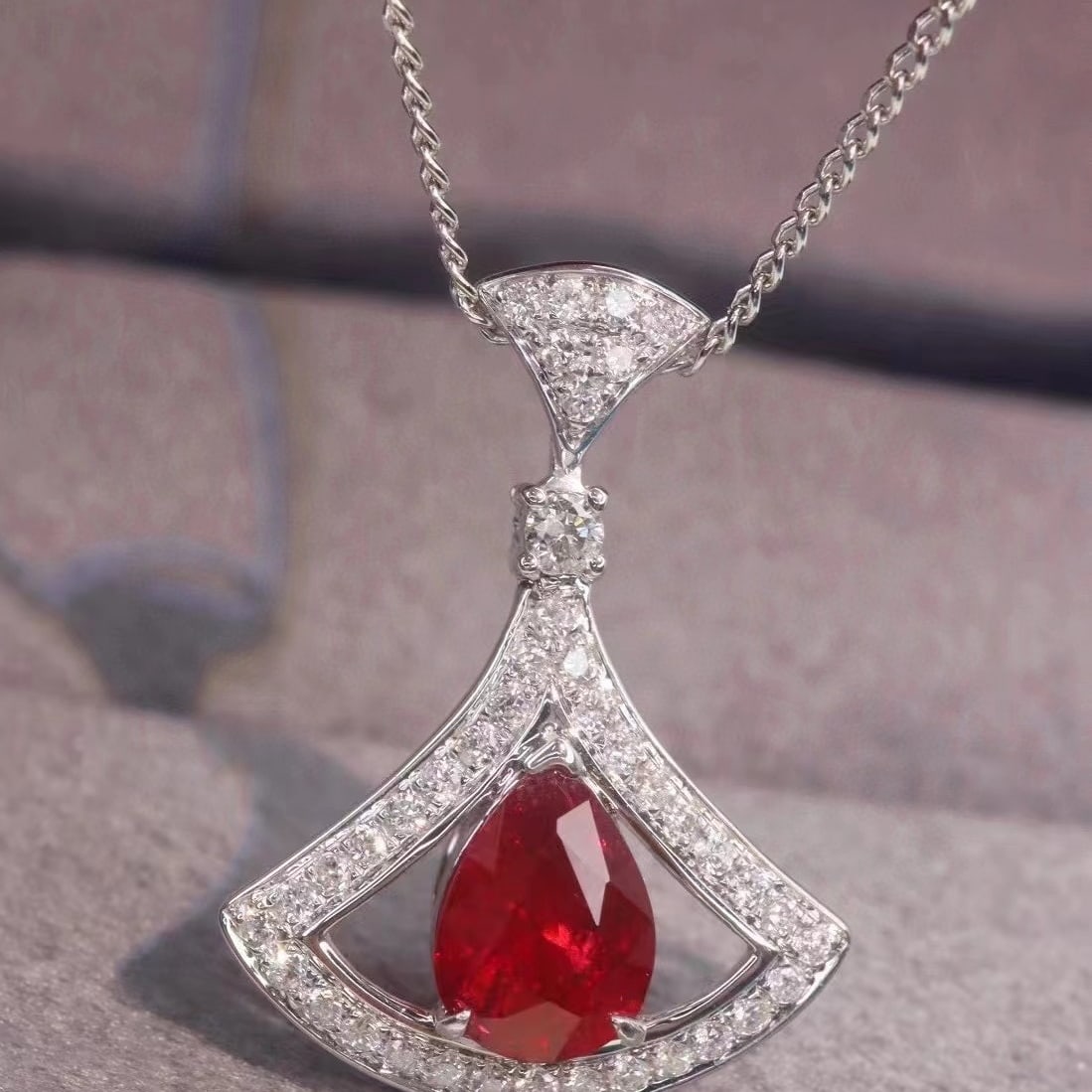 14k Gold 1.28 Ctw Natural Ruby & Diamond Pendant( Without Chain ): Ref:231095030 // gold content:14k gold // main gemstone:ruby // shape:pear // carat weight:1. 05ct // color:red // treatment:natural // // adjacent gemstone 2 : diamond // shape:round // carat