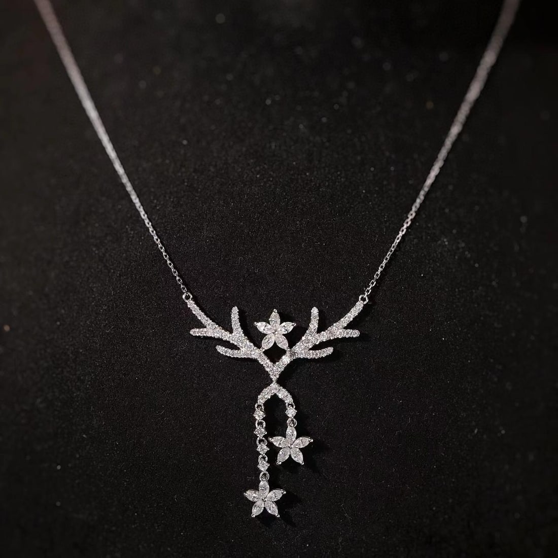 14k Gold 1.4 Ct Natural H Diamond Necklace: Ref:231095037 // gold content:14k gold // main gemstone:diamond // shape:multiple // carat weight:1. 4ct // clarity grade:vs-si // color:h // treatment:natural // High Estimate: 6600 Low Estimate: