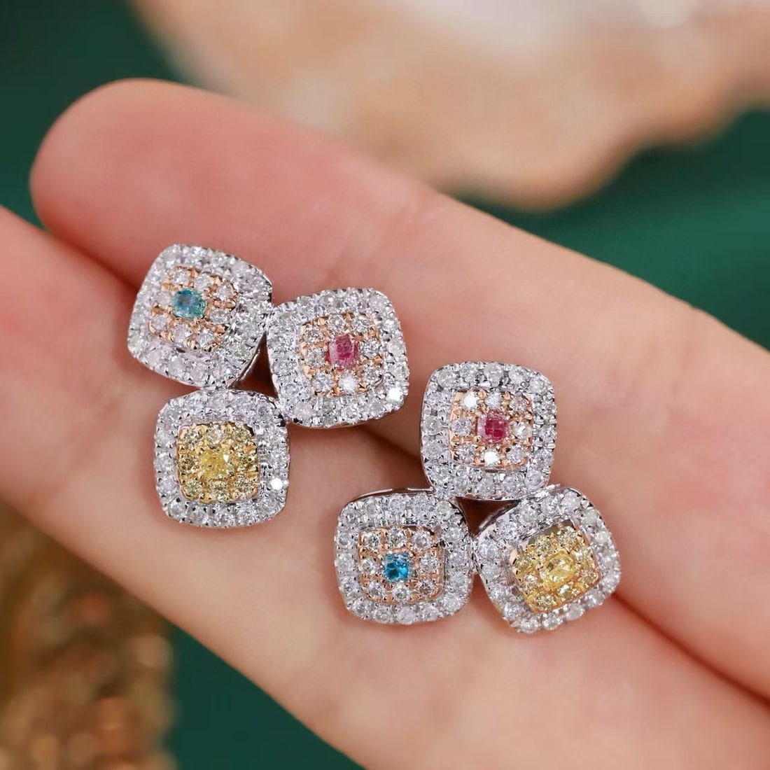14k Gold 0.75 Ct Natural Color Diamond Earrings - 2