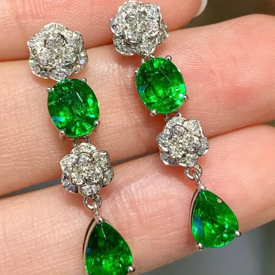14k Gold 4.5 Ct Natural Tsavorite & Diamond Earrings: Ref:231095045 // gold content:14k gold // main gemstone:tsavorite // shape:multiple // carat weight:4. 5ct // color:green // treatment:natural // // adjacent gemstone 2 : diamond // shape:round //