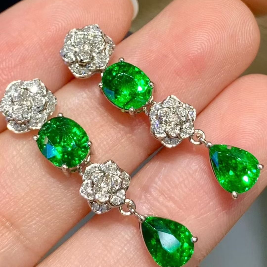 14k Gold 4.5 Ct Natural Tsavorite & Diamond Earrings - 3